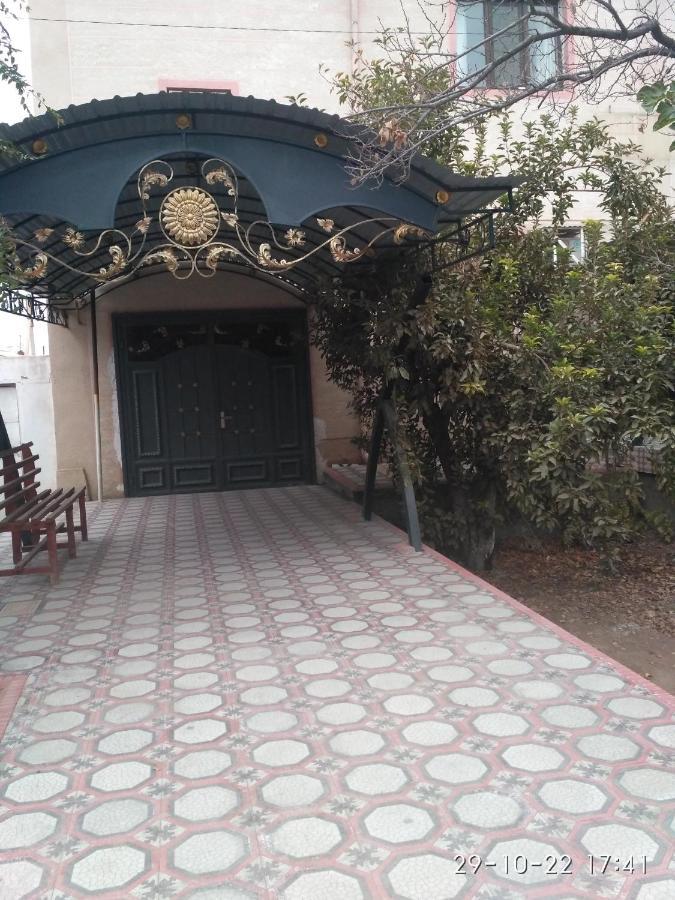 לינה וארוחת בוקר Qorowul Western House מראה חיצוני תמונה